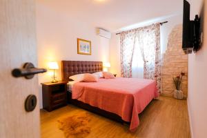 Ένα ή περισσότερα κρεβάτια σε δωμάτιο στο Holiday Home Ikka with swimming pool +40 φωτογραφίες