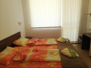 a bedroom with two beds and a window at DEA Pasavan Apartments in Ravda +47 photos