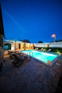 Πισίνα στο ή κοντά στο Holiday Home Ikka with swimming pool