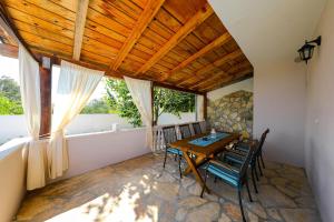 Φωτογραφία από το άλμπουμ του Holiday Home Ikka with swimming pool σε Pridraga