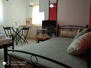 A television and/or entertainment centre at Apartments Onar