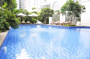 a large blue swimming pool in a building at SAIGON GARDEN HILL Resort & Apartment in Ho Chi Minh City