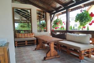 A seating area at András penzión
