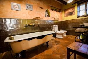a large bathroom with a tub and a toilet at La Mora Cantana in Castrojeriz +33 photos