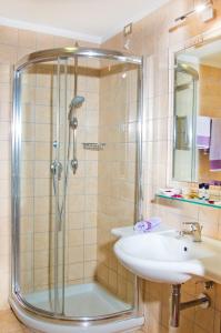 Bilik mandi di Forte Hotel