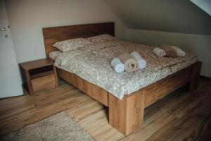 a bedroom with a bed with hats and pillows at APARTMAN PERLA in Valjevo