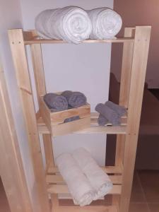 a wooden towel rack with towels and towels at Una piccola casa al mare in San Domino