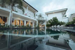 The swimming pool at or close to Gili Amor Boutique Resort