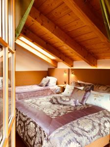 Cama o camas de una habitación en Golden GaPa Penthouse 1