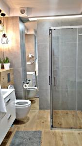 Koupelna v ubytování Marine Gardenia Seaside + 21 fotografií