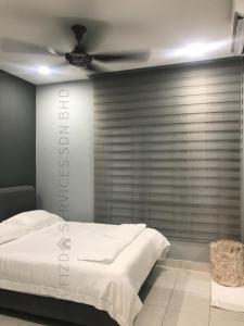 Postel nebo postele na pokoji v ubytování Cozy Apartment @ Hospital Sungai Buloh
