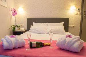 Postel nebo postele na pokoji v ubytování Astron Hotel