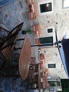 A restaurant or other place to eat at Hosteria Calixtino