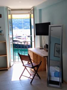 A television and/or entertainment centre at La Calata