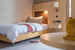 Postel nebo postele na pokoji v ubytování Romantik Hotel Ahrenberg
