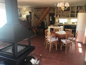 a kitchen and dining room with a table and chairs at Mas Arboretum in La Pobla de Cérvoles
