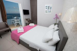 Postel nebo postele na pokoji v ubytování Astron Hotel