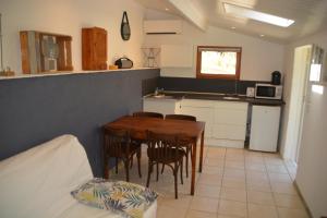 A cozinha ou cozinha compacta de Maison Saint Clair Lavandou 2 à 4 personnes