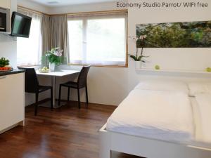 Μια τηλεόραση ή/και κέντρο ψυχαγωγίας στο Zermatt Appartements