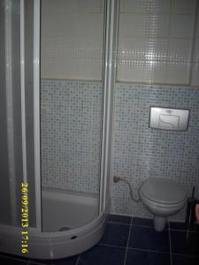 Koupelna v ubytování Saray Hotel