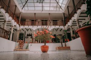 a large vase with flowers in the middle of a building at Casa Alquimia in Quito