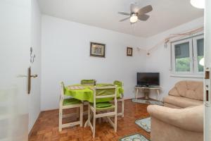 TV a/nebo společenská místnost v ubytování Apartment Radja