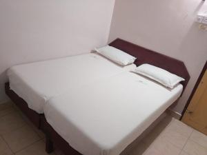 Postel nebo postele na pokoji v ubytování Anandan Tourist Home