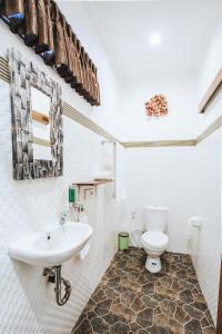 a bathroom with a sink and a toilet at Dong Jegeg Canggu in Canggu