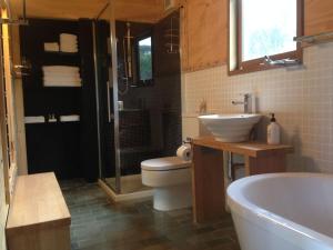 a bathroom with a toilet and a sink and a tub at Driftwood Bay of Fires in Binalong Bay