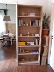 Η βιβλιοθήκη του bed and breakfast