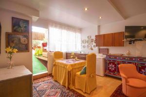 a kitchen with a table and some chairs and a kitchen with a table at Casa Luminosa in Bocacangrejo