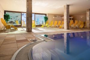 Bazén v ubytovaní Sporthotel Kühtai alebo v jeho blízkosti