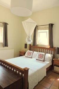 Llit o llits en una habitació de KYTHIRA ISLAND RETREAT