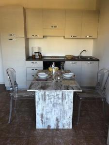 Kuchnia lub aneks kuchenny w obiekcie Casa Vacanze Bungalow I Girasoli