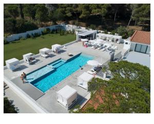 an overhead view of a swimming pool with lounge chairs at Hotel Eetu - Adults Only in Begur