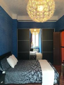 A bed or beds in a room at Colorful apt in Milano