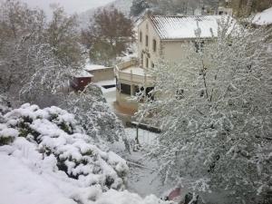 Casa Banys L'Avellà v zime