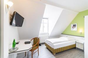 Postel nebo postele na pokoji v ubytování Hotel Stadtkrug