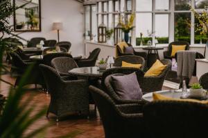 Posezení v ubytování Rowton Hall Hotel and Spa