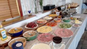 Makanan di atau berdekatan hotel