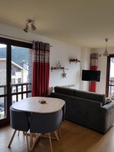 a living room with a couch and a table at Soldeu Paradis Tarter Alt in Canillo