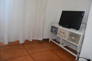 En TV eller et underholdningssystem på In Centro Apartment
