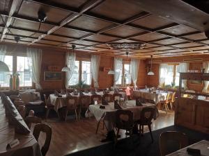 En restaurant eller et spisested på Gasthaus Montafonerhüsli