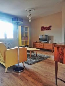 TV a/nebo společenská místnost v ubytování Una Ventana al Naranco