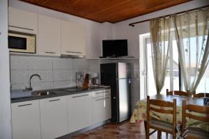 Kuchyň nebo kuchyňský kout v ubytování Apartments Josip
