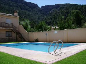 The swimming pool at or close to Los Olivos