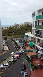 a parking lot with cars parked in front of a building at Las Terassas- Playa de las americas - Ténérife- Espagne in Playa de las Americas