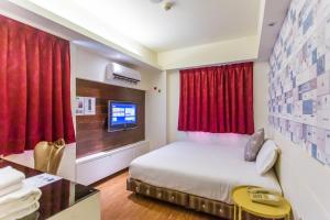 Postel nebo postele na pokoji v ubytování Newrise Hotel