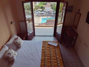 The swimming pool at or close to Pagaseon Rooms and Apartments