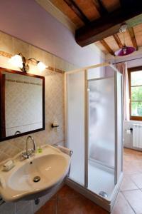 Phòng tắm tại Casa VILLA IL BOSCHETTO